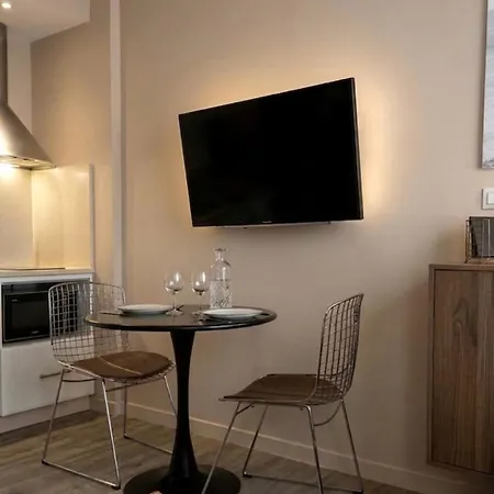 Charming T2 With Terrace Near Apartamento *