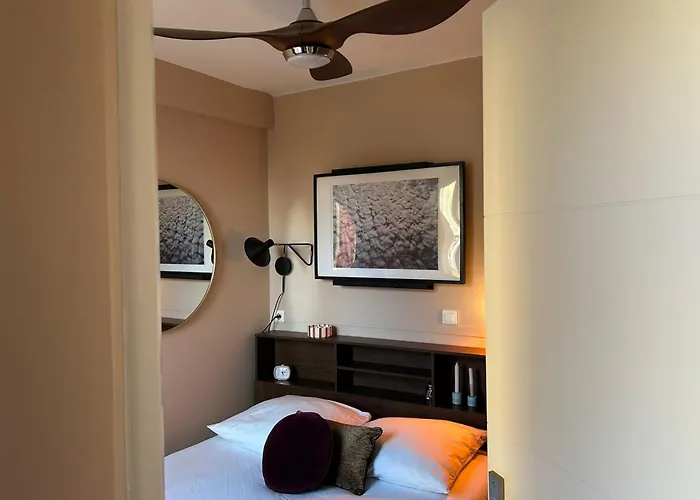 Апартаменты Charming T2 With Terrace Near